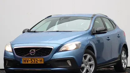 Gebruikt 2016 Volvo V40 Momentum Hatchback | € 12.900 (Eerlijke prijs)