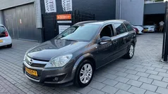 Grijs Gebruikt 2009 Opel Astra Cosmo Stationwagen | € 2.499 (Eerlijke prijs)