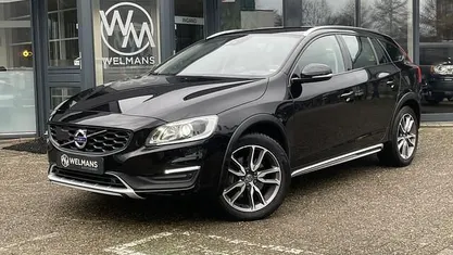 Overige Occasion 2017 Volvo V60 CC Summum Stationwagen | € 19.950 (Eerlijke prijs)