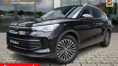Zwart (metallic) Gebruikt 2025 VW Tiguan Life SUV | € 39.900 (Super prijs)