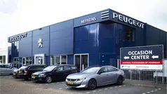 Rood Gebruikt 2024 Peugeot e-2008 Allure SUV | € 28.400 (Eerlijke prijs)