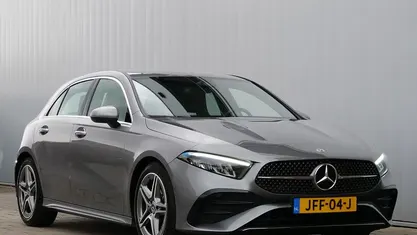 Grijs Gebruikt 2024 Mercedes A200 AMG line Hatchback | € 34.495 (Eerlijke prijs)