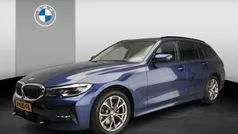 Blauw Gebruikt 2022 BMW 320 Executive Stationwagen | € 33.900 (Eerlijke prijs)