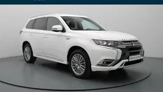 Wit Gebruikt 2021 Mitsubishi Outlander P-HEV Intense SUV | € 25.990 (Eerlijke prijs)