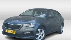 Grijs, metallic lak Gebruikt 2020 Skoda Scala Ambition Hatchback | € 18.250 (Eerlijke prijs)