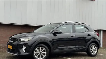 Zwart Occasion 2024 Kia Stonic SUV | € 25.249 (Eerlijke prijs)