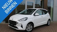 Atlas white (saw) Gebruikt 2023 Hyundai i10 Comfort Hatchback | € 18.450 (Eerlijke prijs)