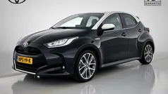 Zwart Gebruikt 2021 Toyota Yaris Hybrid Executive Hatchback | € 22.900 (Eerlijke prijs)