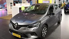 Grijs Gebruikt 2022 Renault Clio V Equilibre Hatchback | € 15.400 (Goede deal)