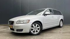 Grijs, metallic lak Gebruikt 2011 Volvo V50 Momentum Stationwagen | € 2.750 (Eerlijke prijs)