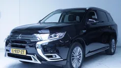 Zwart Gebruikt 2021 Mitsubishi Outlander P-HEV Intense SUV | € 28.040 (Eerlijke prijs)