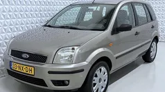 Gebruikt 2004 Ford Fusion Ghia MPV | € 999 (Eerlijke prijs)