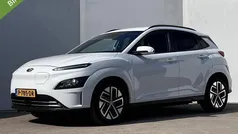 Chalk white Gebruikt 2022 Hyundai Kona SUV | € 24.885 (Eerlijke prijs)