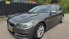 Grijs, metallic lak Gebruikt 2014 BMW 520 Luxury Line Stationwagen | € 8.950 (Super prijs)