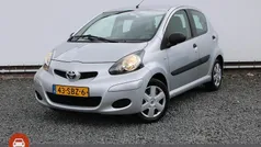 Grijs Gebruikt 2011 Toyota Aygo Hatchback | € 4.950 (Eerlijke prijs)