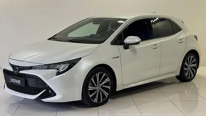 Wit Gebruikt 2021 Toyota Corolla Hatchback | € 21.395 (Eerlijke prijs)