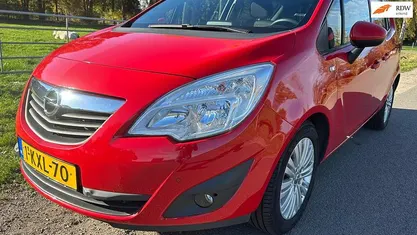 Rood Gebruikt 2013 Opel Meriva Cosmo MPV | € 6.450 (Eerlijke prijs)