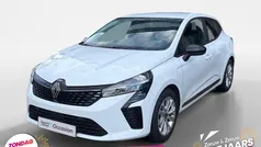 Wit Gebruikt 2024 Renault Clio V Evolution Hatchback | € 18.435 (Eerlijke prijs)