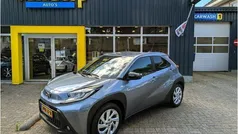 Grijs Gebruikt 2024 Toyota Aygo Pulse Hatchback | € 18.995 (Eerlijke prijs)