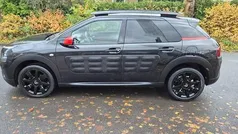 Zwart (metallic) Gebruikt 2015 Citroën C4 Cactus Shine Hatchback | € 6.750 (Eerlijke prijs)