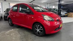 Rood Gebruikt 2006 Toyota Aygo Hatchback | € 3.650 (Eerlijke prijs)