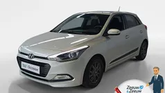 Sleek silver metallic (rys) Gebruikt 2018 Hyundai i20 Edition Hatchback | € 8.945 (Eerlijke prijs)