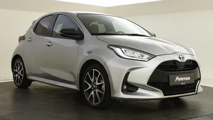 Zilver, metallic lak Gebruikt 2021 Toyota Yaris Hybrid Executive Hatchback | € 20.399 (Eerlijke prijs)