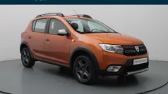 Oranje, metallic lak Gebruikt 2017 Dacia Sandero Stepway Hatchback | € 11.490 (Eerlijke prijs)