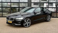Zwart Gebruikt 2019 Volvo S60 R-Design Sedan | € 24.950 (Eerlijke prijs)
