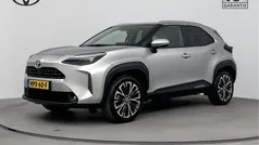 Grijs, metallic lak Gebruikt 2022 Toyota Yaris Cross Executive SUV | € 29.445 (Eerlijke prijs)