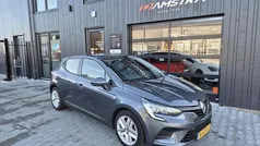 Grijs Gebruikt 2021 Renault Clio V Zen Hatchback | € 12.250 (Eerlijke prijs)