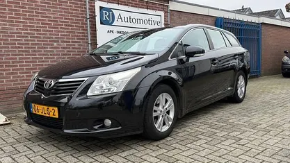 Zwart Occasion 2009 Toyota Avensis Stationwagen | € 3.950 (Goede deal)