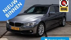 Grijs, metallic lak Gebruikt 2018 BMW 318 Executive Stationwagen | € 18.500 (Eerlijke prijs)