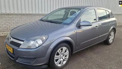 Occasion Opel Astra Edition 105 PK (77 kW) 2005 Grijs Hatchback