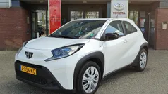 Gebruikt 2024 Toyota Aygo Play Hatchback | € 19.199 (Eerlijke prijs)