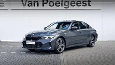 Dravitgrau metallic (grijs metallic) Gebruikt 2024 BMW 320e M Sport Sedan | € 43.900 (Eerlijke prijs)