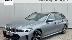 Grijs Gebruikt 2024 BMW 330 M Sport Stationwagen | € 47.840 (Eerlijke prijs)