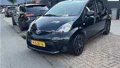Zwart Gebruikt 2013 Toyota Aygo Hatchback | € 3.950 (Eerlijke prijs)