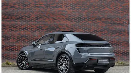 Occasion Porsche Macan Turbo Sport 469 kW (639 PK) 2025 Grijs SUV