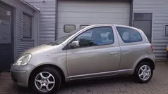 Grijs Gebruikt 2004 Toyota Yaris Sol Hatchback | € 1.850 (Eerlijke prijs)