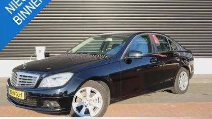 Zwart Gebruikt 2010 Mercedes C200 Sedan | € 8.950 (Eerlijke prijs)