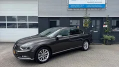 Bruin Gebruikt 2017 VW Passat Highline Sedan | € 19.999 (Eerlijke prijs)