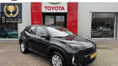 Zwart Gebruikt 2023 Toyota Yaris Cross Active SUV | € 25.650 (Eerlijke prijs)