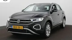 Zwart Gebruikt 2024 VW T-Roc Style SUV | € 33.900 (Eerlijke prijs)