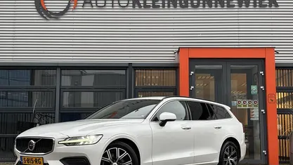 Occasion Volvo V60 Core 2023 Wit Stationwagen