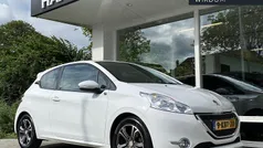 Wit Gebruikt 2013 Peugeot 208 Active Hatchback | € 7.945 (Eerlijke prijs)
