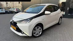Gebruikt 2016 Toyota Aygo X-play Hatchback | € 8.750 (Eerlijke prijs)