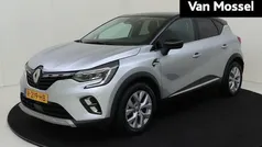Twotone gris highland / noir Gebruikt 2022 Renault Captur Intens SUV | € 22.940 (Goede deal)