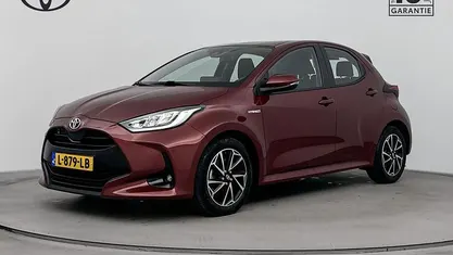 Occasion Toyota Yaris Hybrid 116 PK (85 kW) 2021 Rood Hatchback