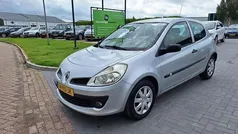Grijs, metallic lak Gebruikt 2007 Renault Clio II Extreme Hatchback | € 1.499 (Eerlijke prijs)